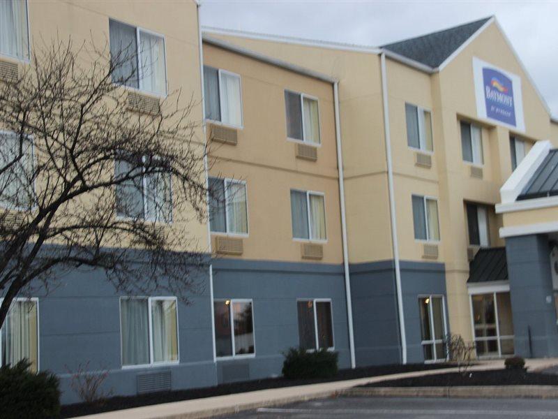 Baymont By Wyndham Chambersburg Exterior foto